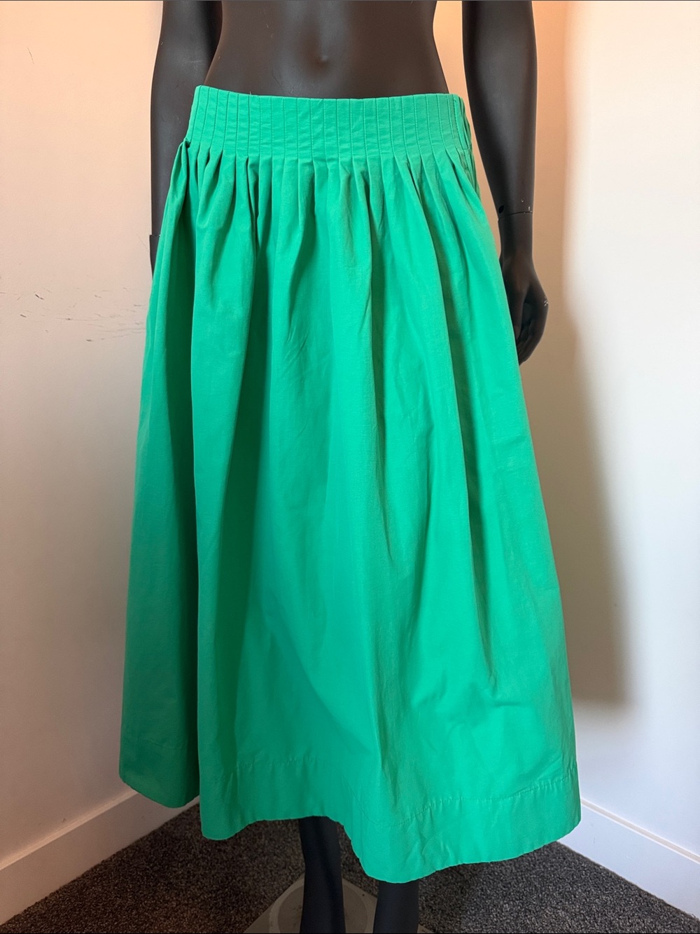 256. Banana Republic NWT Green Pleated High Waist Midi Skirt Size M